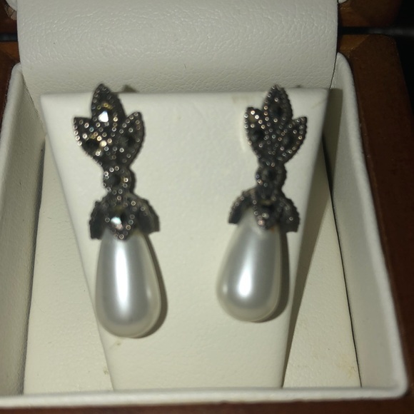 Marcasite and Pearl Drop Earrings - Picture 4 of 5